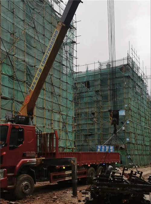 康保县“慢工细活”—— 吊车的 “微动控制” 技术